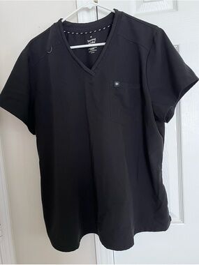 Women’s Beyond Scrubs Black Scrub Top size 2 XL
